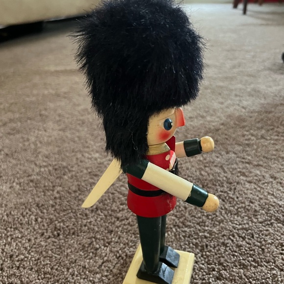 Santa’s Workbench 10’ nutcracker - Picture 4 of 7